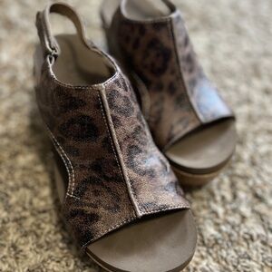 Women’s wedge sandals